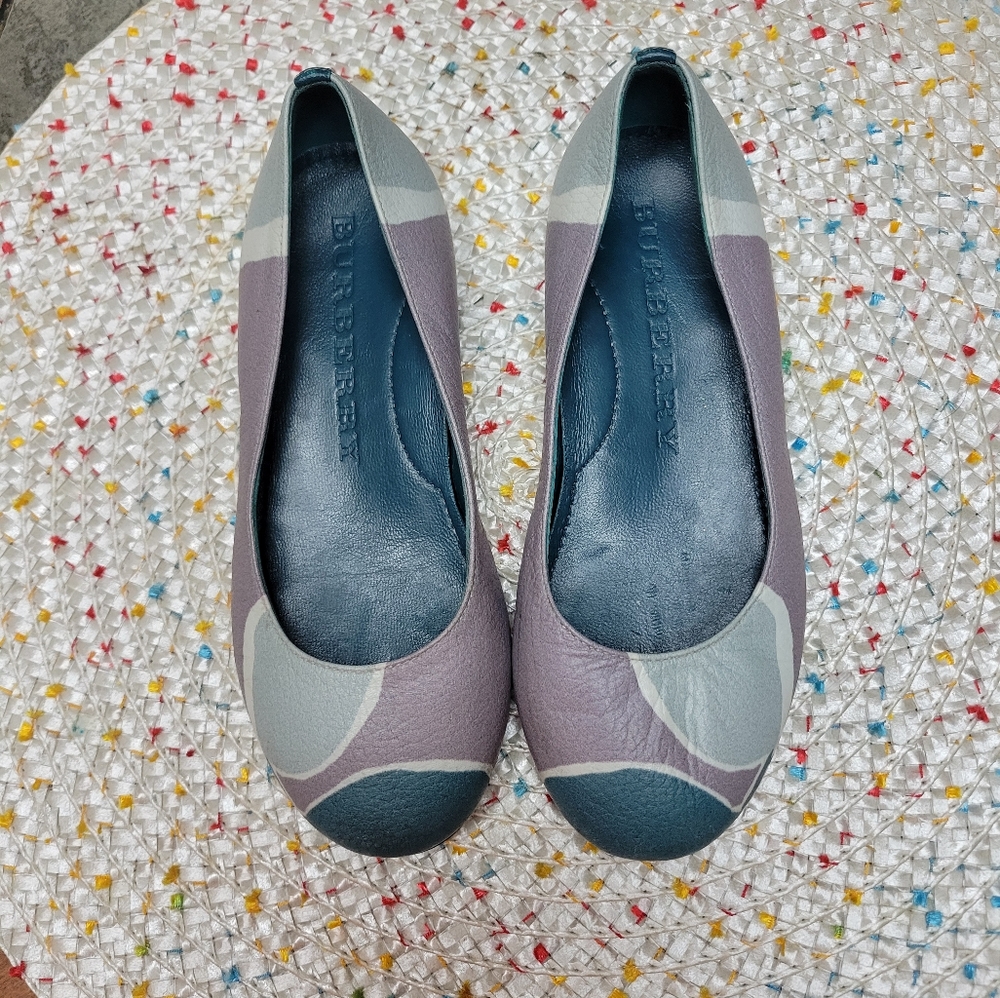 Girls burberry gray&teal collection gently worn